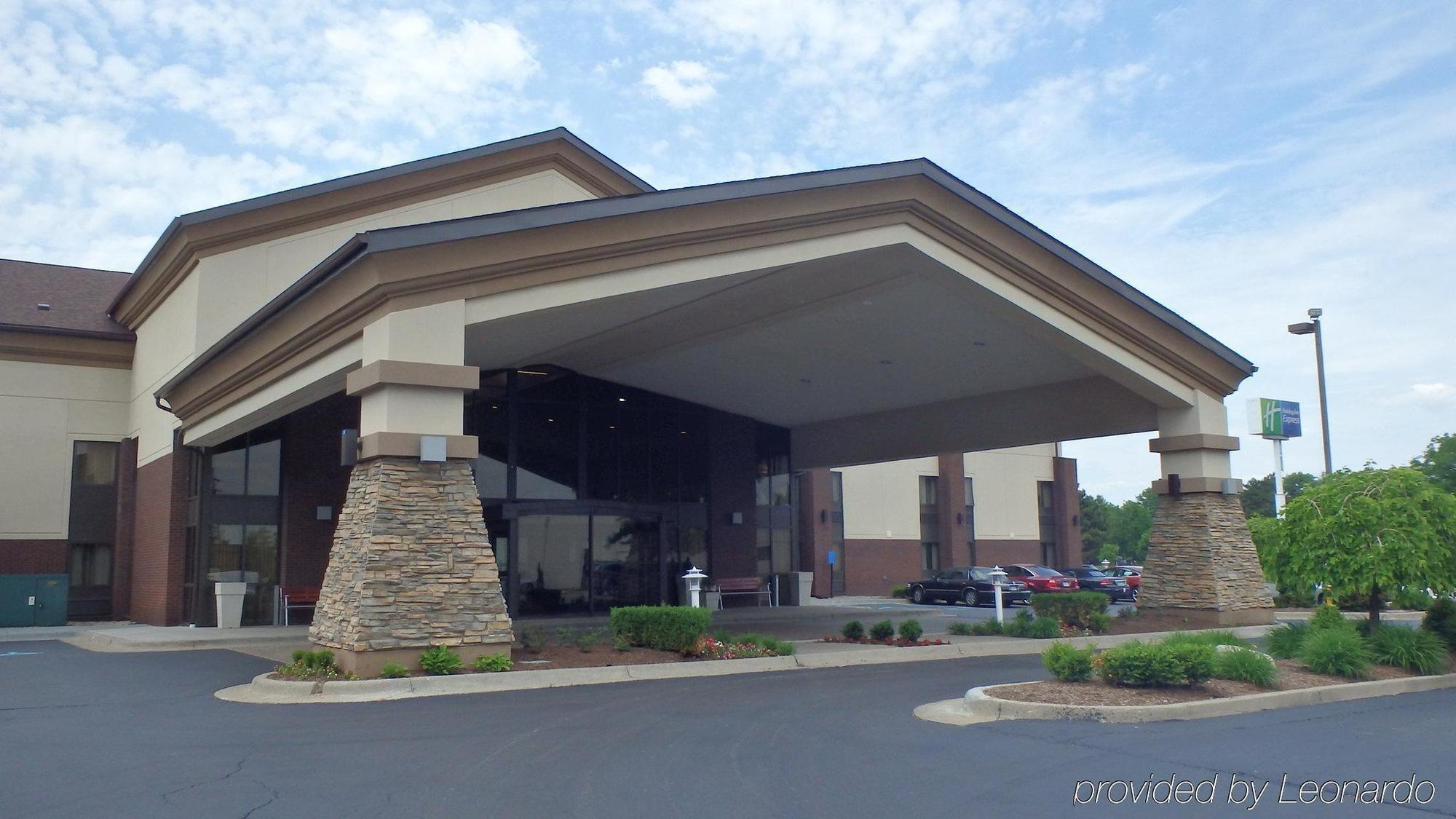Holiday Inn Express Detroit-Warren/General Motors Technology Center By Ihg Exterior foto