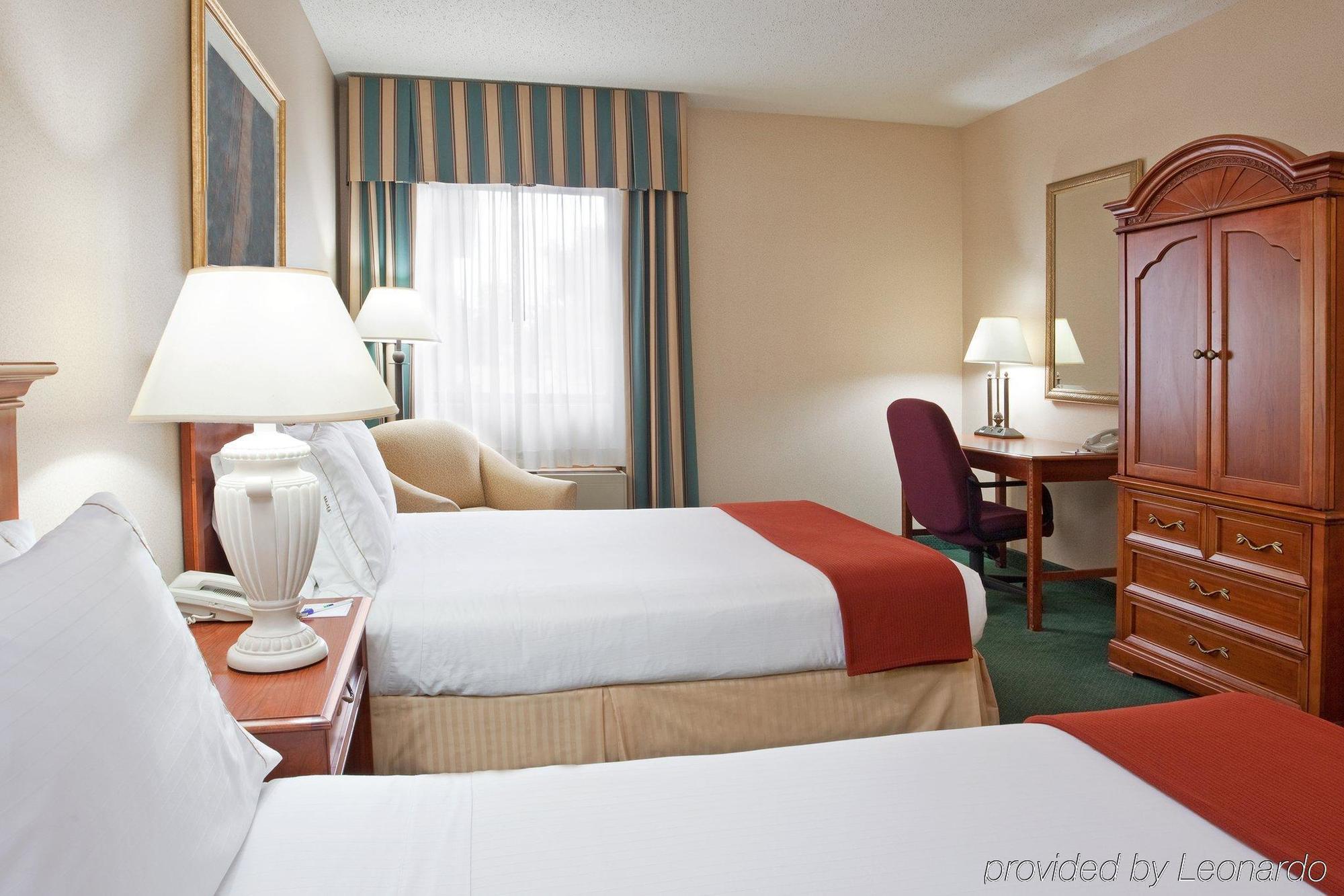 Holiday Inn Express Detroit-Warren/General Motors Technology Center By Ihg Habitación foto